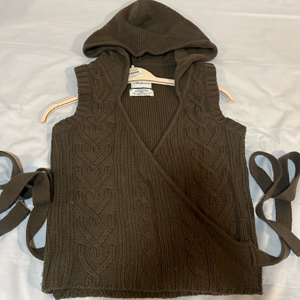 Urban Behavior women's brown hooded cable-knit sweater vest